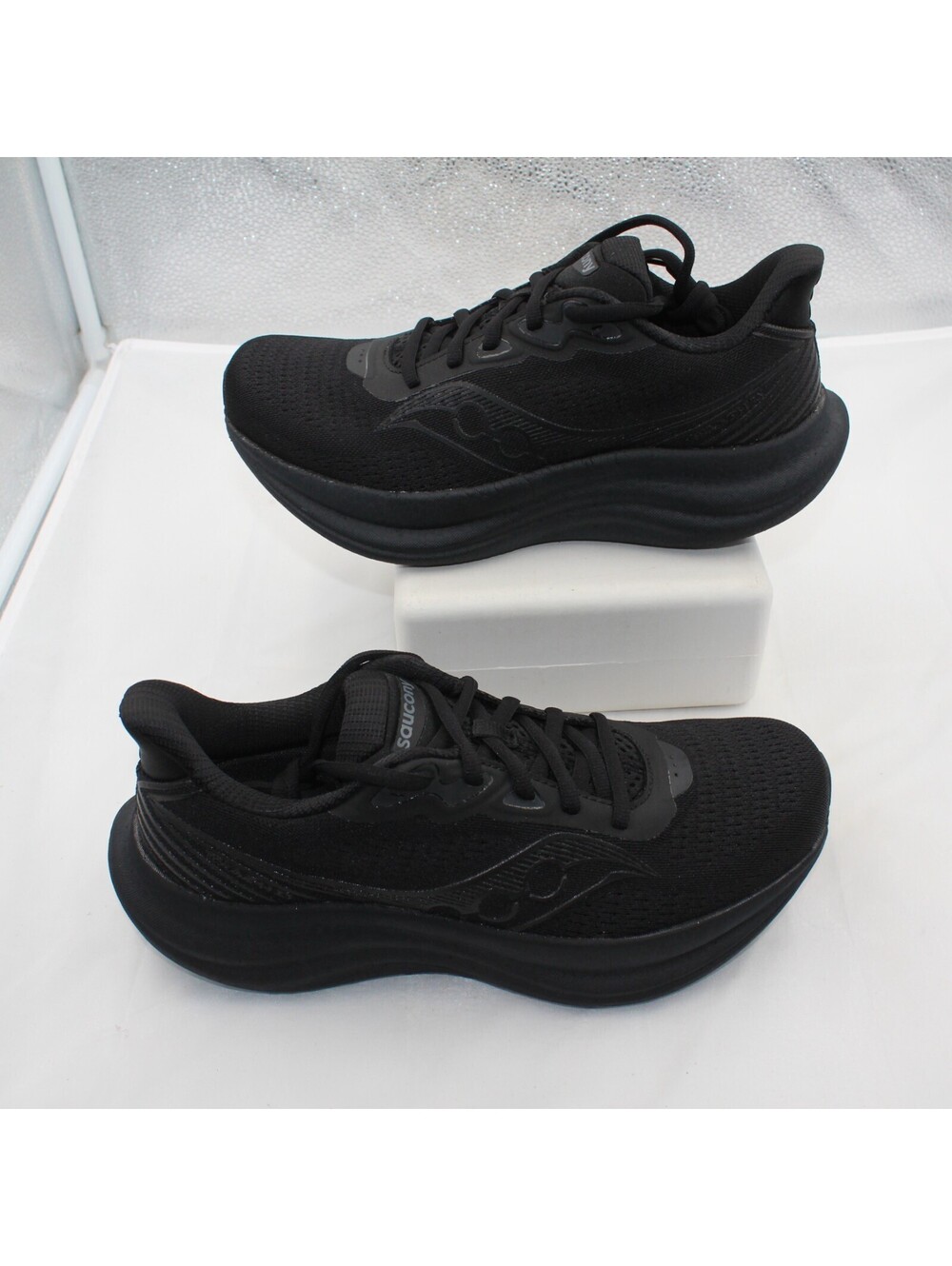 Saucony Triumph 23 Women Size 7.5 Athletic Road Running Shoes Triple Black